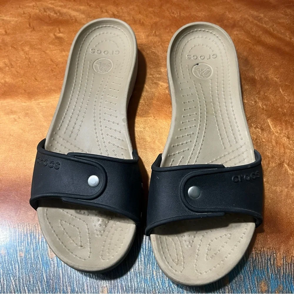 Crocs Cobbler Slide Sandals size 9 tan black wedge comfort shoe